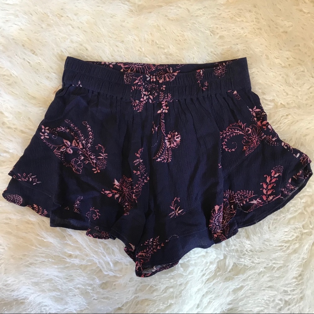 🚨NWT Sun And Shadow Ruffle Shorts🚨 - Picture 3 of 7